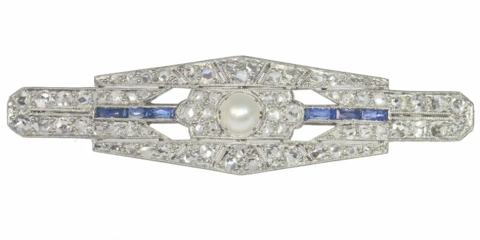 Broche barre de diamants Art Déco avec saphirs et une perle