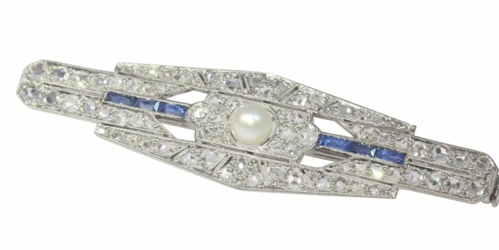 Broche barre de diamants Art Déco avec saphirs et une perle