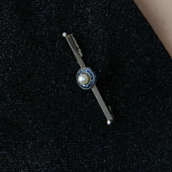 Broche barrette perle et saphirs calibrés