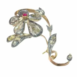 Broche branche fleurie, diamants