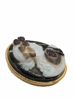 Broche Camée agate or jaune 18k