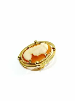 Broche camée coquillage