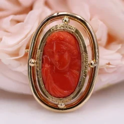 Broche camée corail ancienne en or
