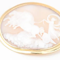 Broche Camée, Le Char de Vénus