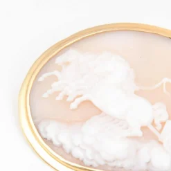 Broche Camée, Le Char de Vénus