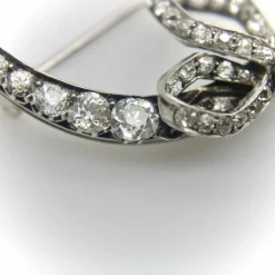 Broche croissant de lune en diamant