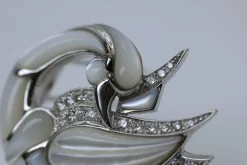 Broche Cygne Or Gris Nacre Diamants Pièce Unique