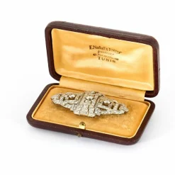 Broche de style Art déco, platine et diamants