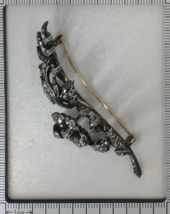 Broche diamant branche fleurie