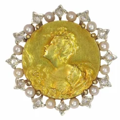 Broche en or avec diamants et perles