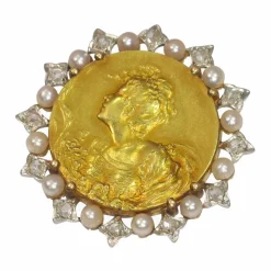 Broche en or avec diamants et perles