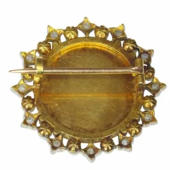 Broche en or avec diamants et perles