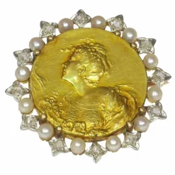 Broche en or avec diamants et perles