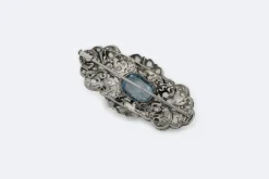 Broche en or blanc avec huit-huit diamants et aigue-marine