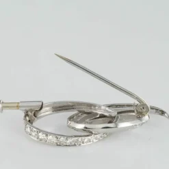 Broche en or blanc et diamants