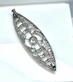 Broche en or blanc et platine sertie de diamants vers 1900
