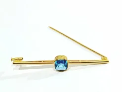 Broche en or et pierre synthétique