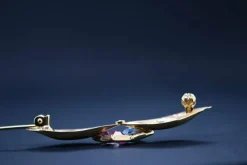 Broche en or jaune 18 carats, ornée de topaze bleue, tourmalines roses et quartz orange