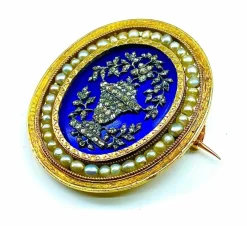 Broche en or jaune , perles fines, diamants, émail bleu vers 1860