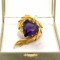 Broche en or jaune et améthyste des années 1940