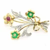Broche en or jaune et blanc avec diamants et rubis