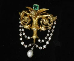 Broche en or Néo-Renaissance de Salt et Schlosberg