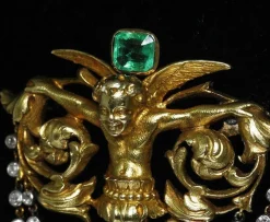 Broche en or Néo-Renaissance de Salt et Schlosberg