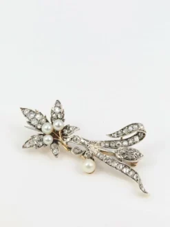 Broche Erable en Or, Diamants, et Perles Fines