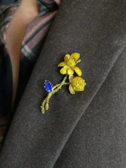 Broche fleur années 70 or jaune émail