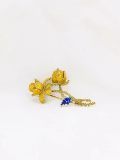 Broche fleur années 70 or jaune émail