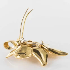 Broche fleur en or et grenat orange cabochon