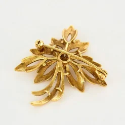 Broche Fleur en or jaune, saphir et rubis