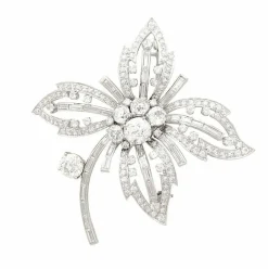 Broche "Fleur" platine, or blanc, diamants.