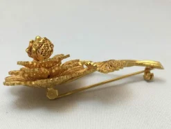Broche fleur travail filigrane , or jaune