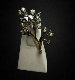 Broche florale en diamant. Italie, vers 1920