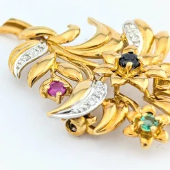 Broche florale en or jaune