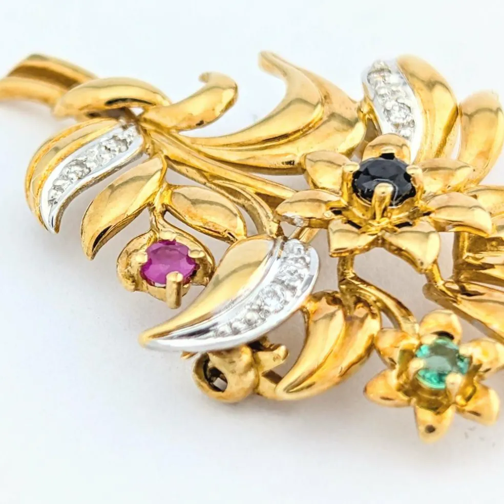 Broche florale en or jaune