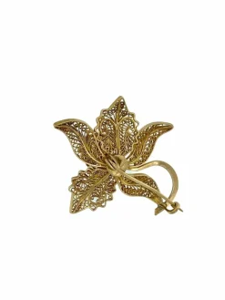 Broche française en or jaune filigrane à fleurs