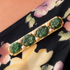 Broche ligne de jades et perles