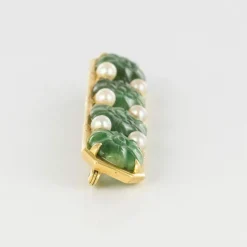 Broche ligne de jades et perles
