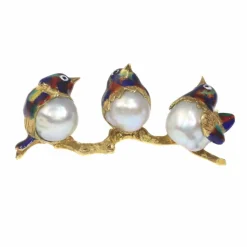 Broche émaillée en Or jaune et perle