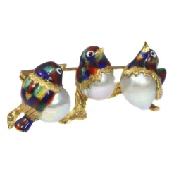 Broche émaillée en Or jaune et perle