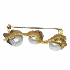 Broche émaillée en Or jaune et perle