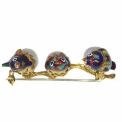 Broche émaillée en Or jaune et perle