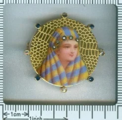 Broche émaillée or