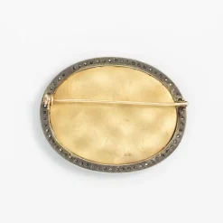Broche micromosaïque en or 18 carats, argent et diamants