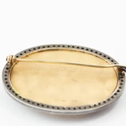 Broche micromosaïque en or 18 carats, argent et diamants