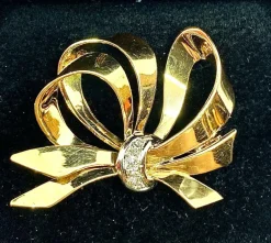 Broche noeud diamants