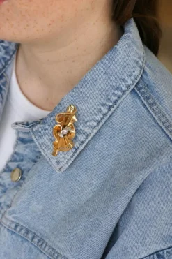 Broche noeud or rose, platine et diamants
