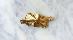 Broche noeud or rose, platine et diamants